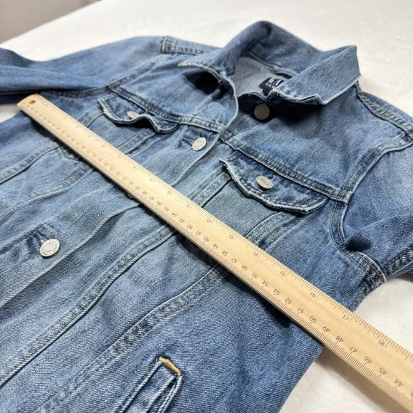 Gap Denim Jacket Womens XS Blue Excellent Medium Wash Trucker Jean Jacket - Picture 9 of 10